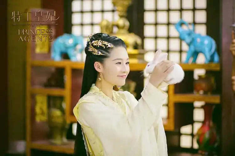 1990年9月27日出生于江苏省苏州市昆山市巴城镇,中国内地影视女演员