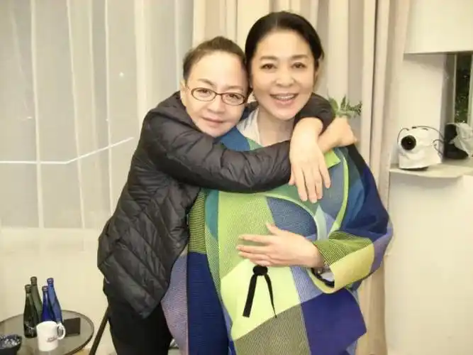 倪萍儿子和女儿照片(倪萍的儿子虎子)_可可情感网