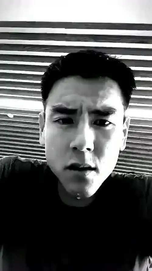 彭于晏日常自拍看到彭于晏我又可了帅到心坎里了