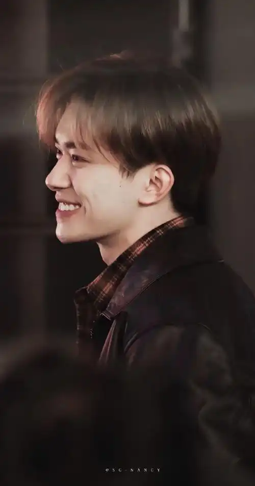 易烊千玺候场笑容好甜##易烊千玺电影奇迹