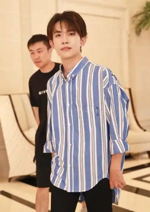 易烊千玺铺天盖地的运动装怎么全是运动外套