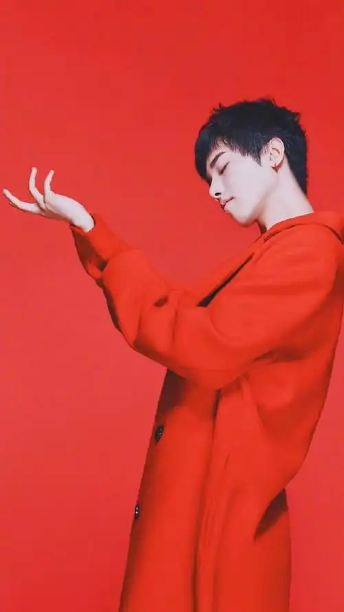 华晨宇超话研究发现,大约100%的火星人承认自己有挤压可爱花花的冲动