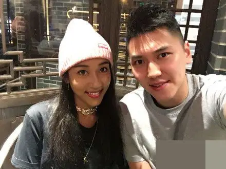 男人缘爆棚!吉克隽逸与八一队张博涮火锅