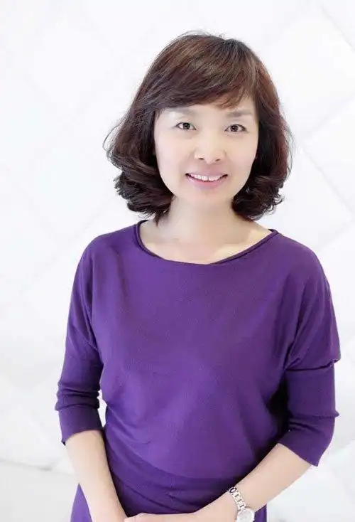 38岁女人适合什么发型中年女士剪干练短头发图集