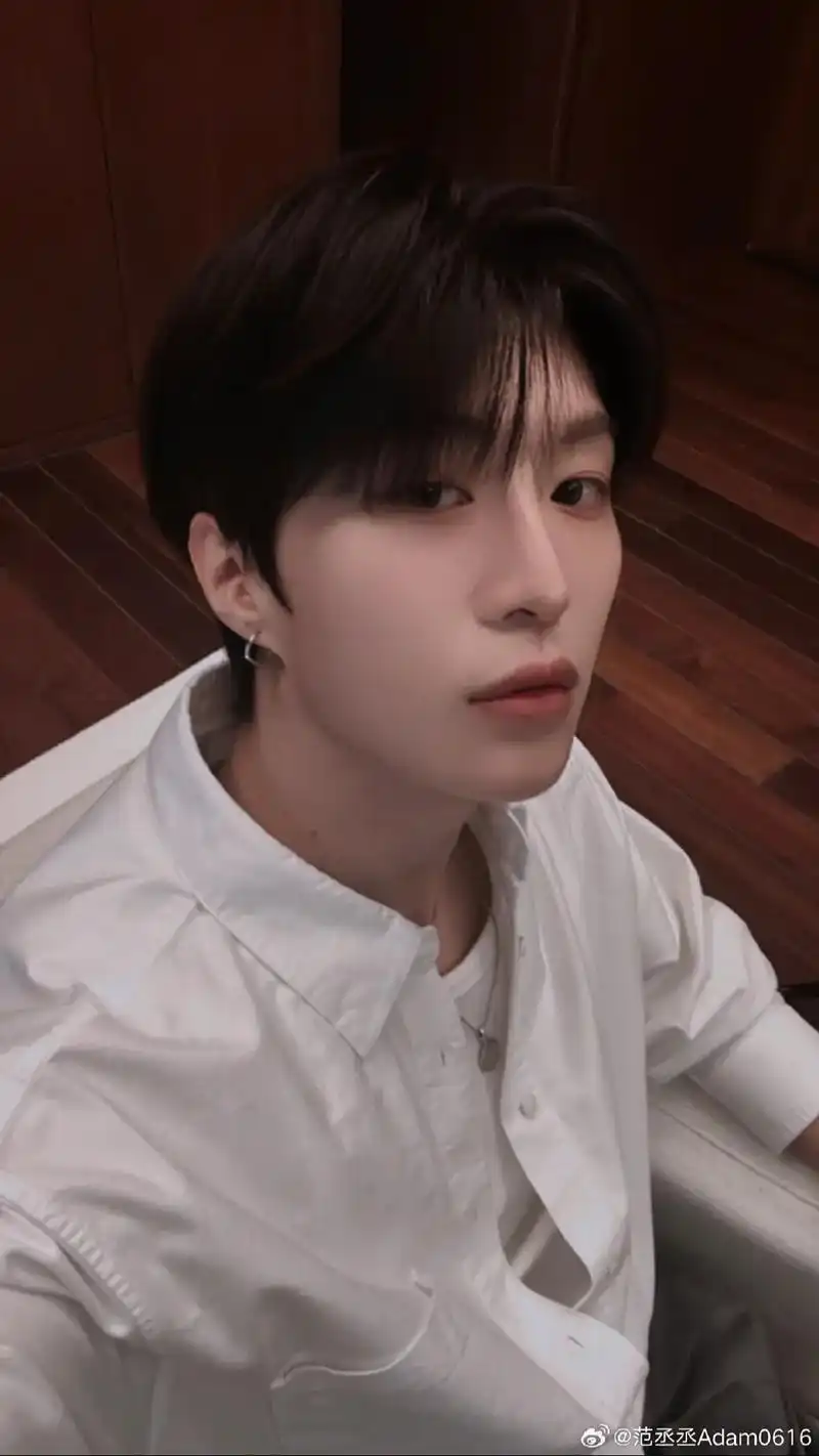今日份的自拍#范丞丞#范丞丞代言#柳丝木防晒发布会