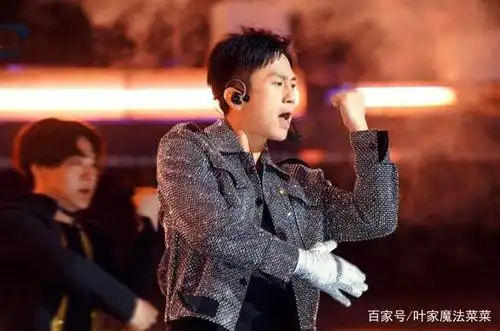 以前常添麻烦现在较理性 邓超靠摸流浪猫放松