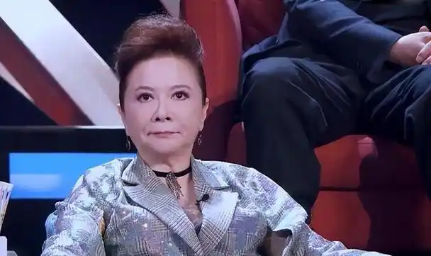 从"小品女王"到被大骂"滚出春晚",蔡明究竟是做错了什么?