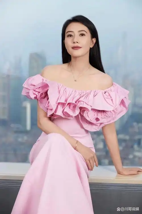 高圆圆的粉红礼服:优雅还是过度?