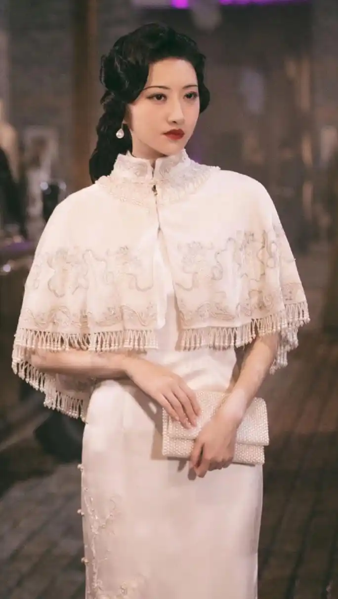 明星旗袍穿搭# #女神# #景甜# 景甜司藤旗袍造型把东方女性魅力障现