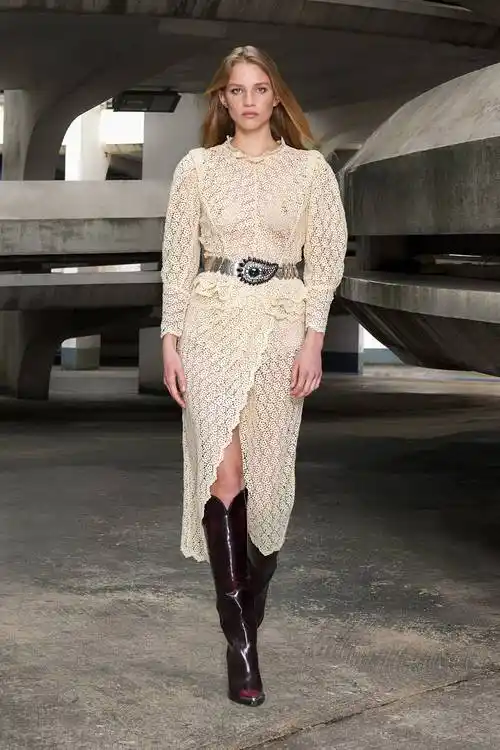 isabel marant2021秋冬高级成衣发布秀_2021paris,巴黎时装周图片_t台