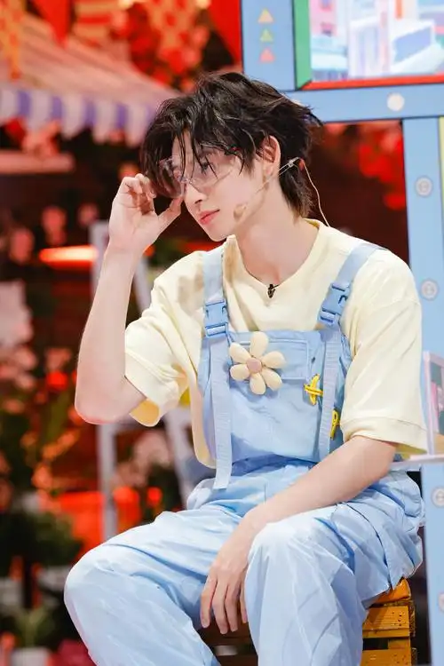 小鬼王琳凯你好星期六##小鬼新歌hi6唱跳舞台##小鬼泼水天赋型选种