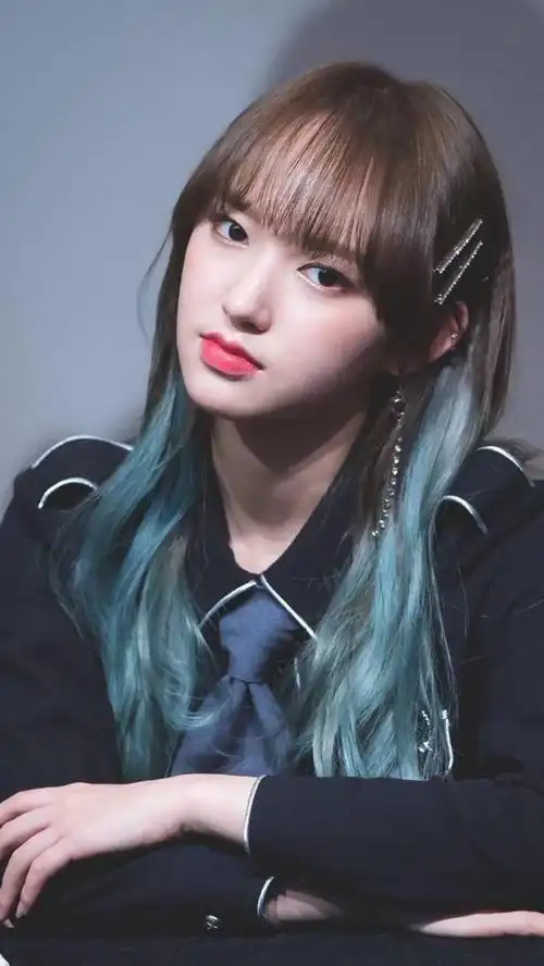 程潇17岁出道被韩国捧上天美貌与实力并存的爱豆