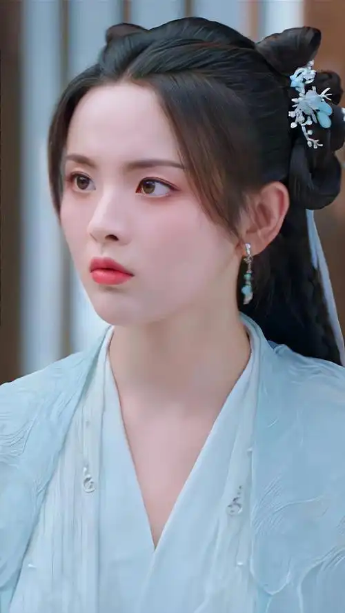 壁纸分享,杨超越这深色烟熏妆,是黑化了哦