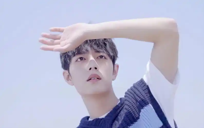 190522听风时尚cosmo肖战