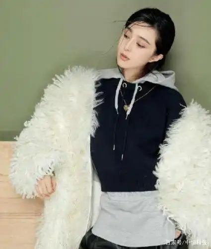 身着皮草的范冰冰,时尚贵气又保暖,真的太有气质了!