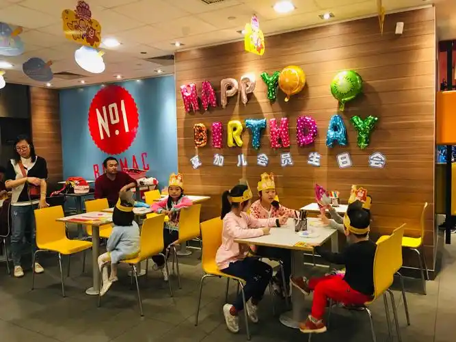 夏加儿美术教育会员生日会