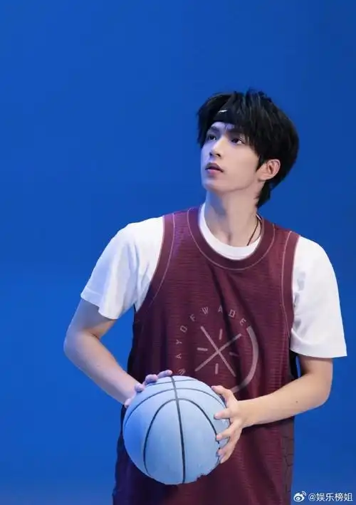 刘耀文打篮球plog