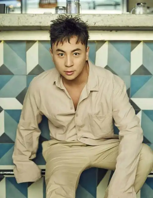 这可太厉害啦! 小时候的释小龙,那功夫真是绝了.