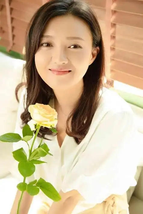 推荐问题五,青岛往事谷蓝谁演的 谷蓝扮演者傅晶个人资料照片