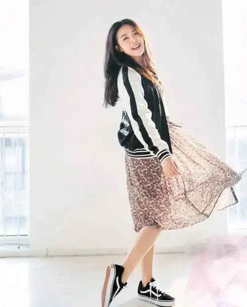 身高不足160的张含韵真的是穿出了165的既视感啊!