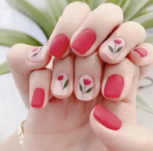 冬天做上一款优雅时髦的花卉美甲,让你的指尖貌美如花!_花朵