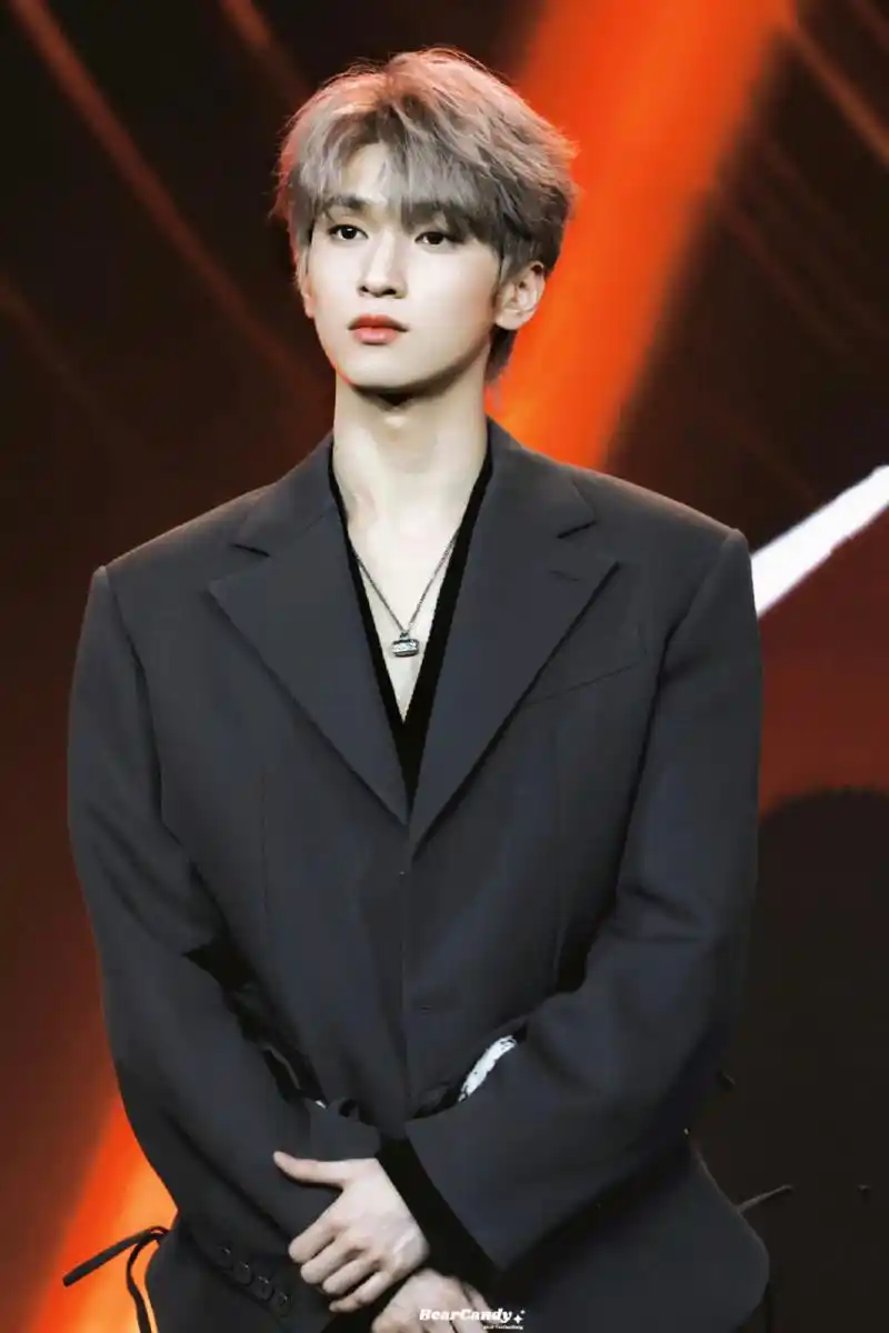 星闻快资讯#  严浩翔不算很有名气的明星,颜值还是很帅气的,不知涤行