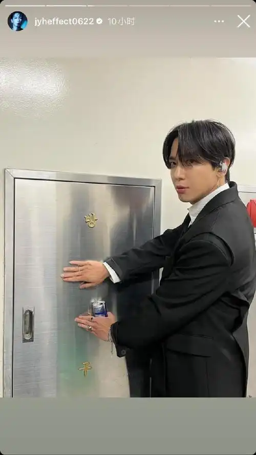 cnblue超话97郑容和超话{ins}容和更新story4则  @郑容和89