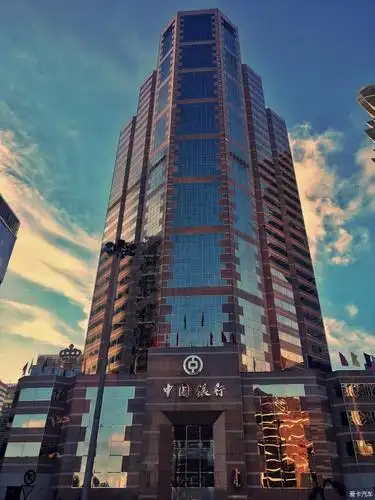 黄昏下的中国银行大楼是这样.