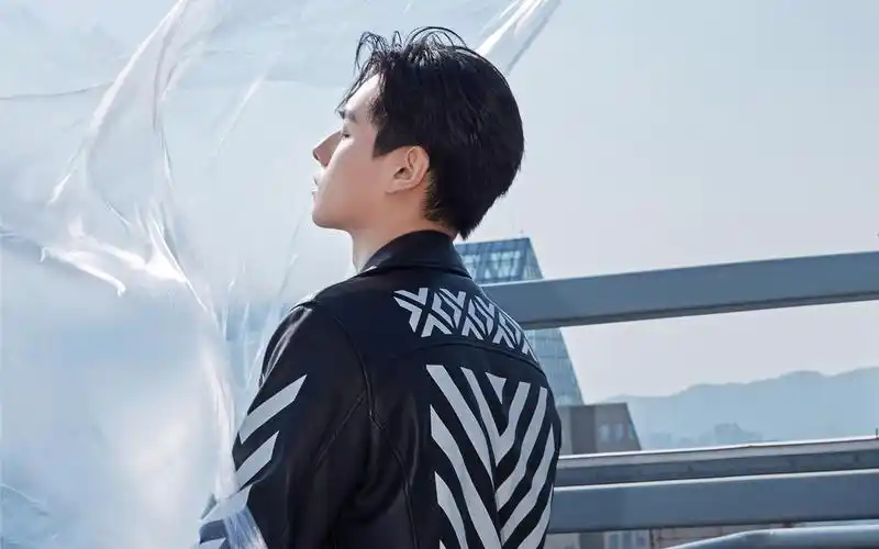 胡一帅气时尚壁纸_帅气偶像胡一天