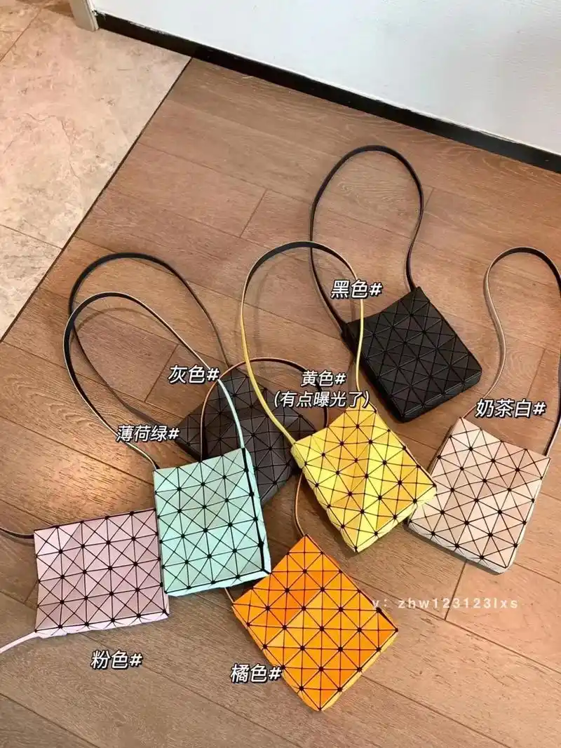 三宅一生小方盒斜挎包包 90168 日 - 抖音