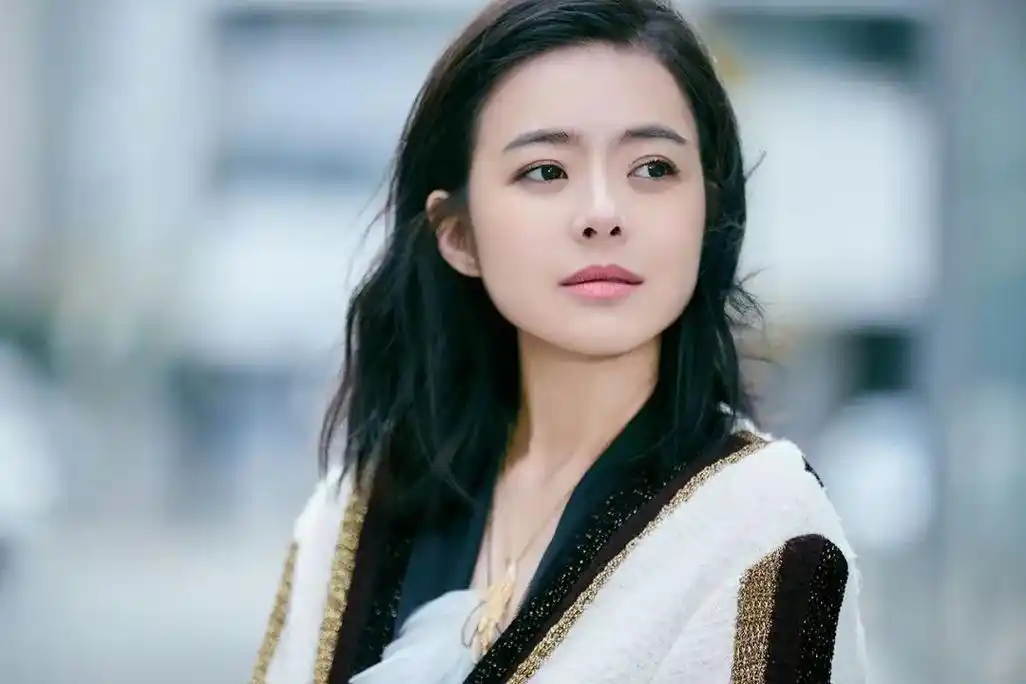 东方卫视一姐主持人陈辰生女儿啦41岁高龄产妇丈夫余笛感叹太不易了