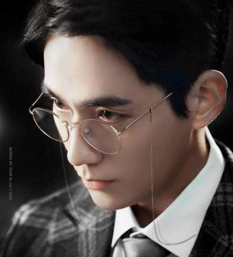 娱乐圈禁欲系男星的眼镜杀,看看谁最撩人呢?
