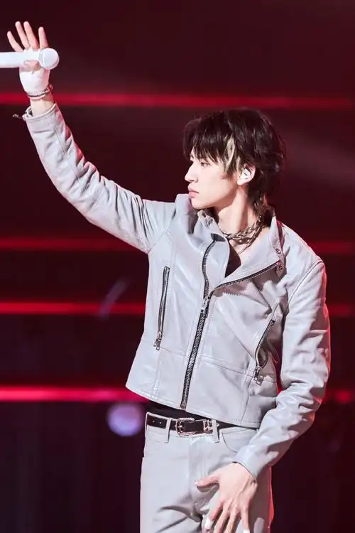 小鬼王琳凯超话"ogbaby"厂牌经理人@小鬼-王琳凯现场图抵达,一个舞台