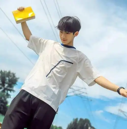 初中生课间的10分钟,为啥男生们总在站在走廊?过来人说出答案