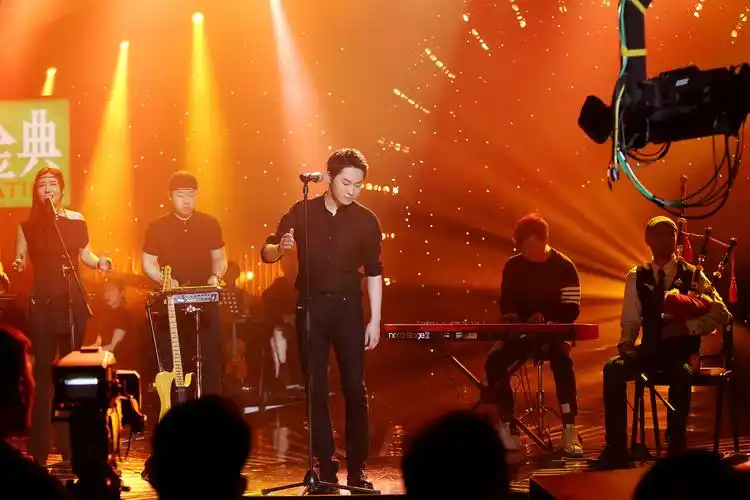 梁博歌手突围赛唯美演绎《日落大道》还原筑梦心境