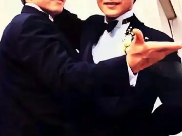 罕见周星驰和张国荣的合影.