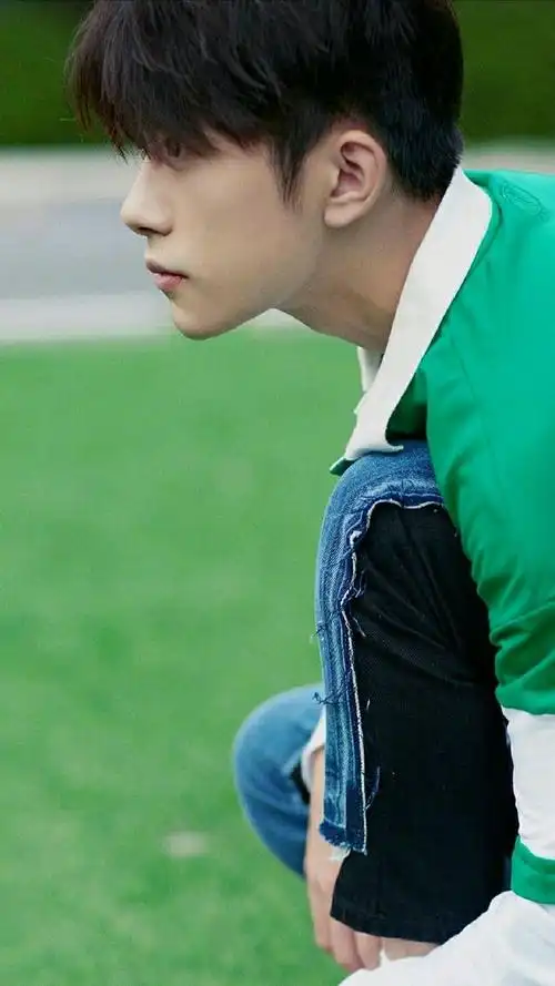 郑爽,沈月,王一博和易烊千玺等绿色衣服比拼,哪个最能代表春意