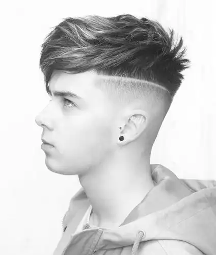 潮男发型50很多年轻人特别喜欢最后一张,也许是因为模特长得帅气吧