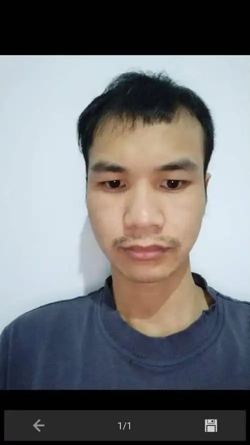 朋友说看上去相貌很凶的那种,整容就免了没钱,换种发型会好点吗什么