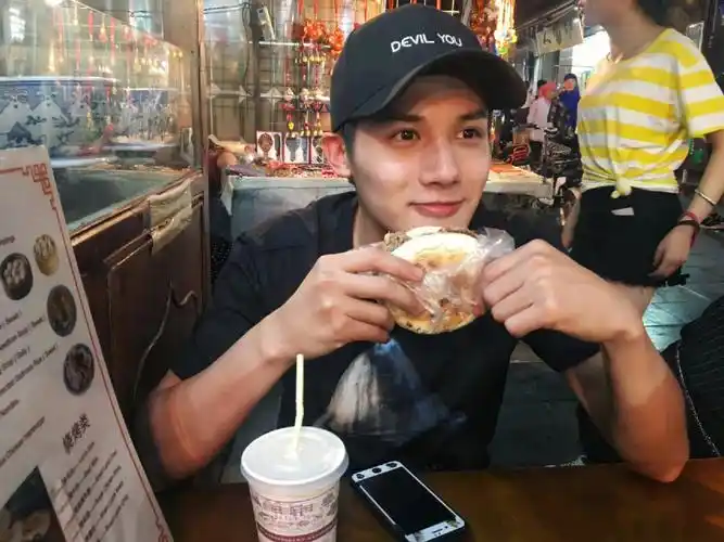 有个爱撒娇的男朋友肿么办