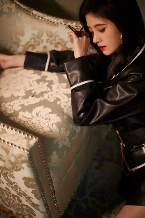 鞠婧祎黑色皮衣酷美写真图片313