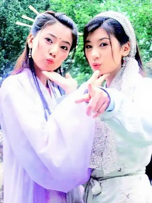 谁说周芷若和赵晓敏不能成为朋友~因为一部《倚天屠龙记》,这对在剧里