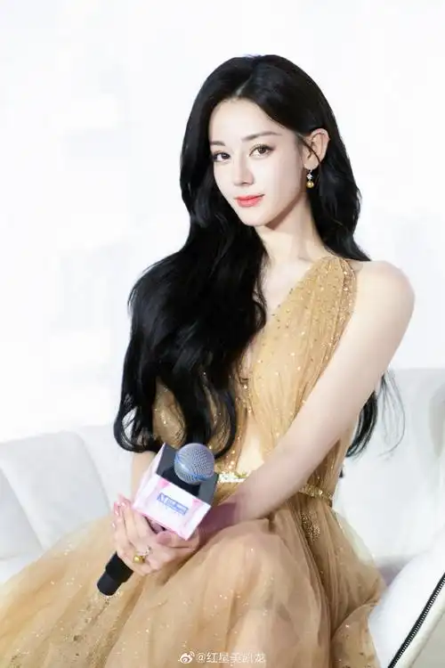 红星美凯龙品牌代言人迪丽热巴