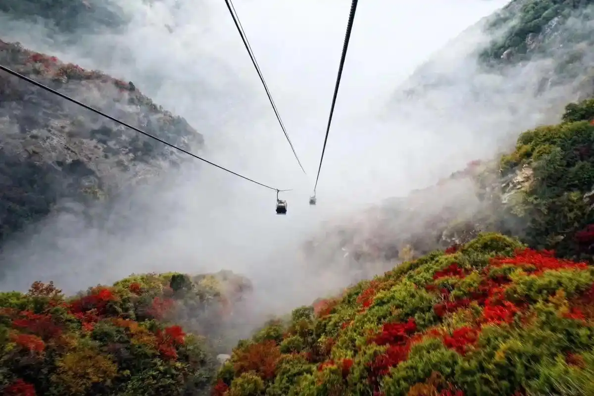 缆车上的风光 华山西峰索道9月2 - 抖音