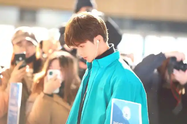 朱正廷tasaki塔思琦品牌挚友##朱正廷城市捉迷藏