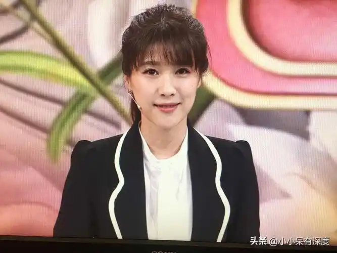 在北京卫视有这样一位女主持人,看似年纪轻轻的80后邻家女孩,确是名副
