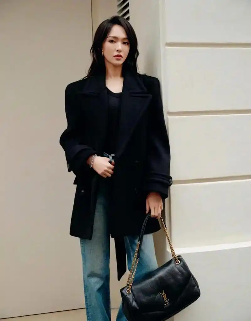 唐嫣黑色西装外套,搭配牛仔裤,时尚气质倍增.御姐风套装外套