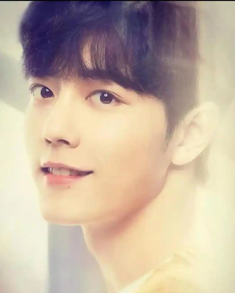 最帅的仔#肖战#壁纸  - 抖音