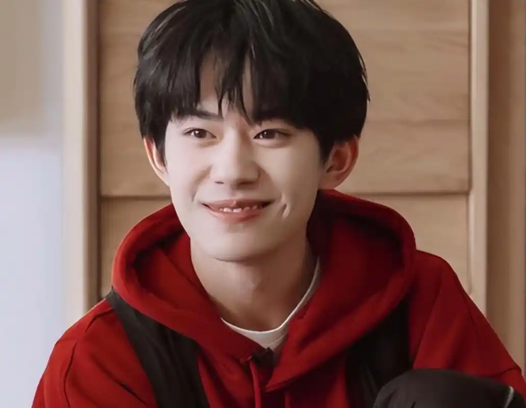 "高冷"易烊千玺居然更新了vlog,你看了吗?