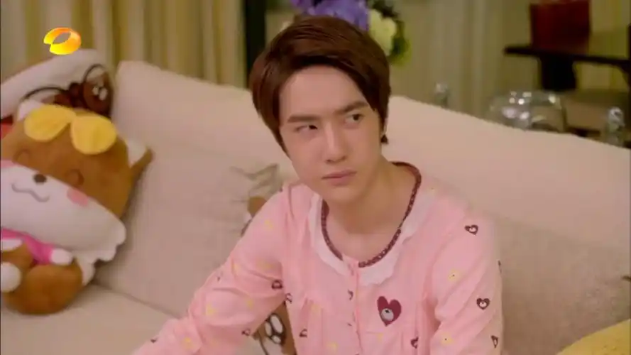 王一博穿粉色睡衣,太可爱了!